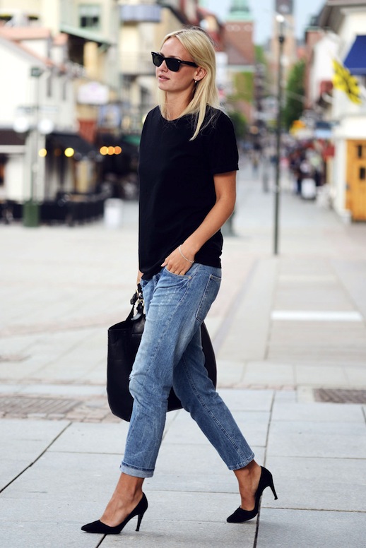 Le-Fashion-Blog-Summer-Uniform-Black-Tee-Boyfriend-Jeans-Via-Sarahlinneea-Side